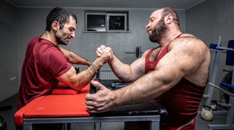 arm wrestling between men